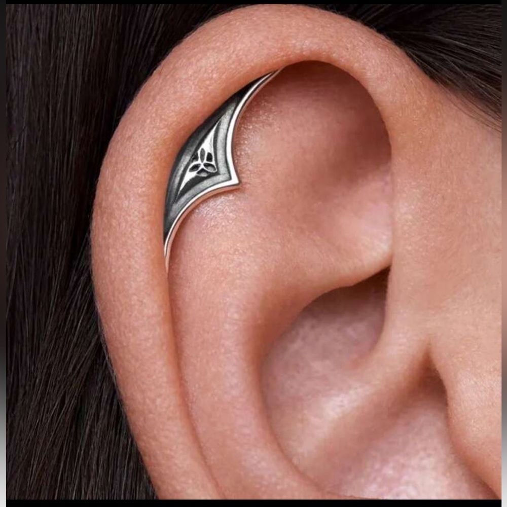 Silver Ear unique Cuff R298